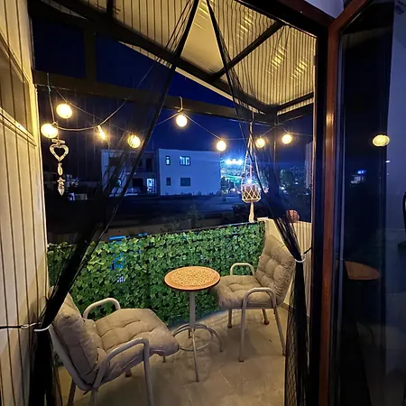 Azure House Velipojë